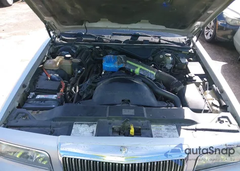 1995 Lincoln Town Car Executive z USA, uszkodzony, nr VIN 1LNLM81W3SY675294